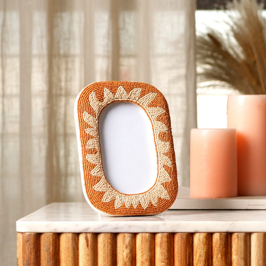 Treasure Hunt Fotolijst 10x15 cm – Terracotta Sunburst Fotolijst met Kralendetail – Bruin/Beige – Decoratieve Fotolijst voor Tafel, Kast of Bureau