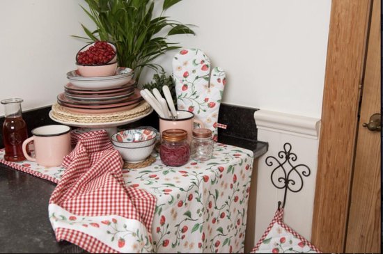 Clayre & Eef Theedoek 50*70 cm Rood Wit Katoen Aardbeien Keukenhanddoek Keukendoek Vaatdoek