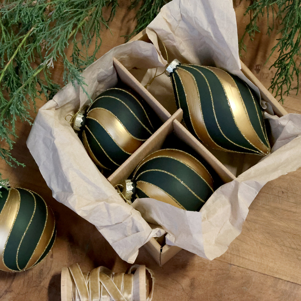 Chic Antique kerstballen – Set van 3 – Glas - Olijfgroen en goud