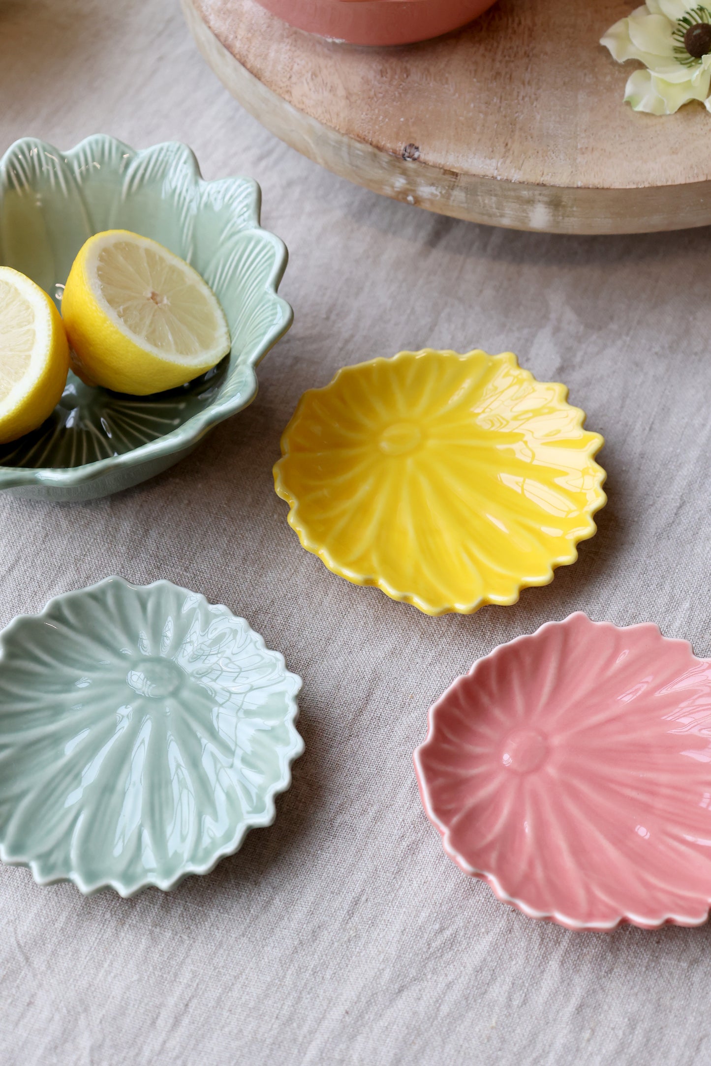 Chic Antique Waterlelie Schaaltjes – Set van 3 Kleuren | Porseleinen Bloemschaaltjes Ø 10 cm