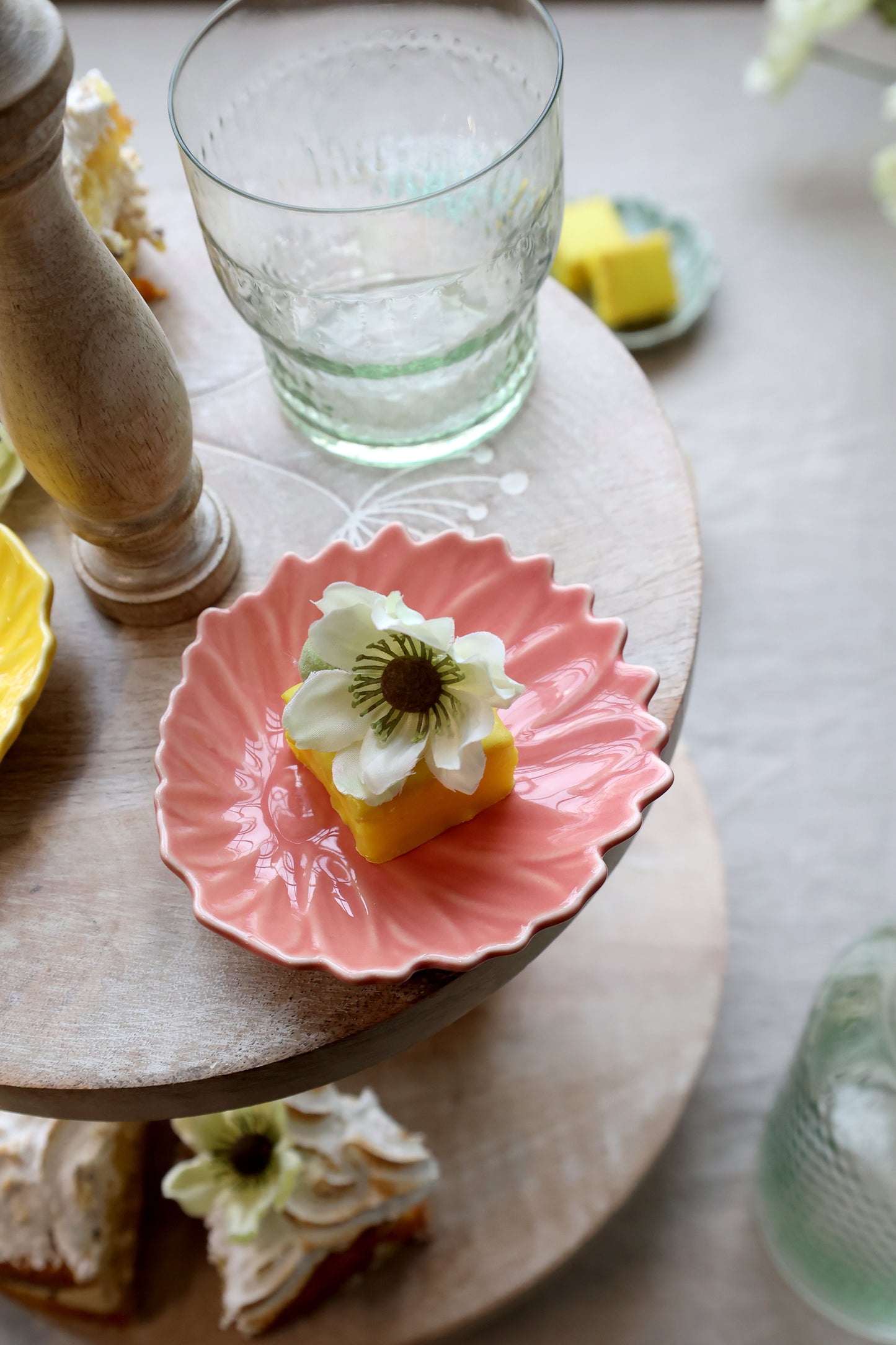 Chic Antique Waterlelie Schaaltjes – Set van 3 Kleuren | Porseleinen Bloemschaaltjes Ø 10 cm