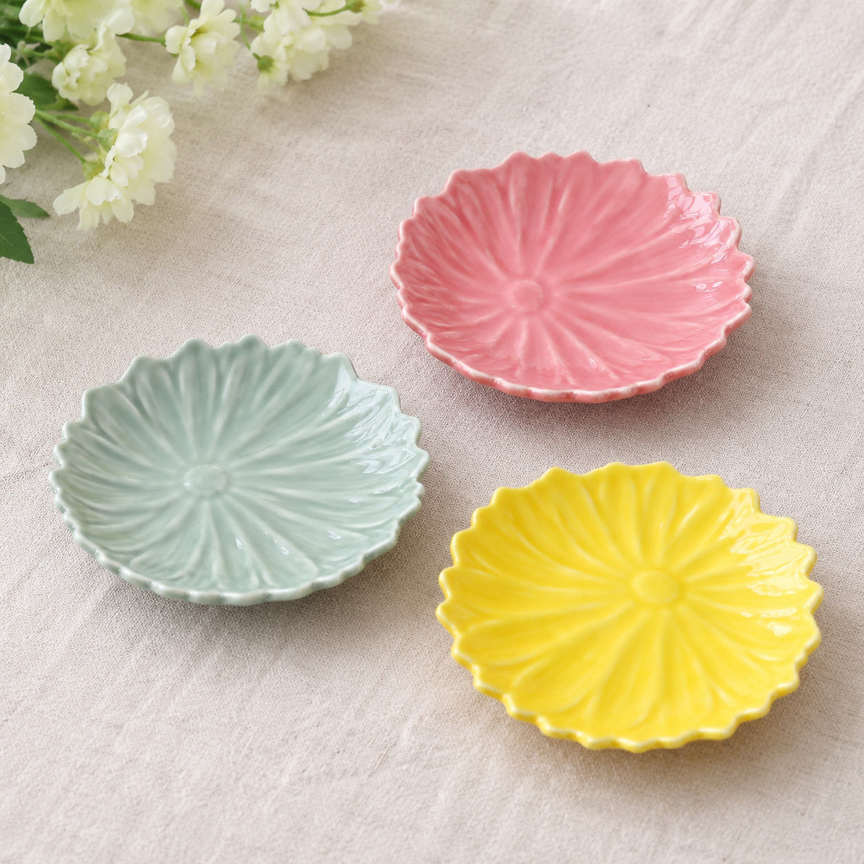 Chic Antique Waterlelie Schaaltjes – Set van 3 Kleuren | Porseleinen Bloemschaaltjes Ø 10 cm