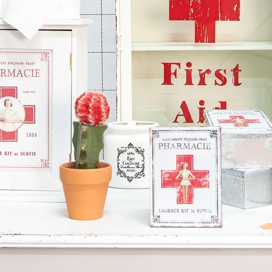 Clayre & Eef Medicijnkastje 24*13*30 cm Wit Hout Rechthoek Pharmacie Badkamerkast Hangend
